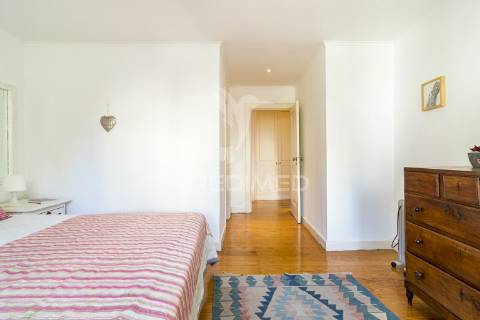 Magnífico t4 duplex com varandas, terraço e vista rio, estrela, lisboa