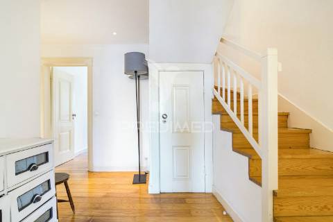 Magnífico t4 duplex com varandas, terraço e vista rio, estrela, lisboa