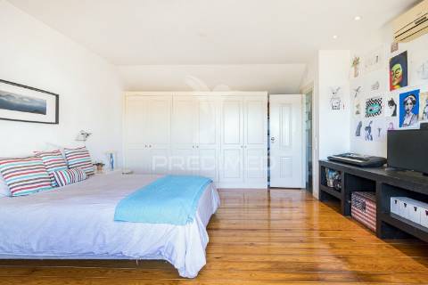 Magnífico t4 duplex com varandas, terraço e vista rio, estrela, lisboa