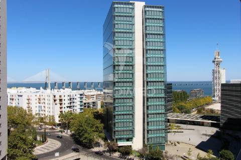 Escritório com vista rio e estacionamento - lisboa