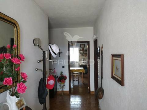 Moradia bi familiar  isolada com vista desafogada para lisboa