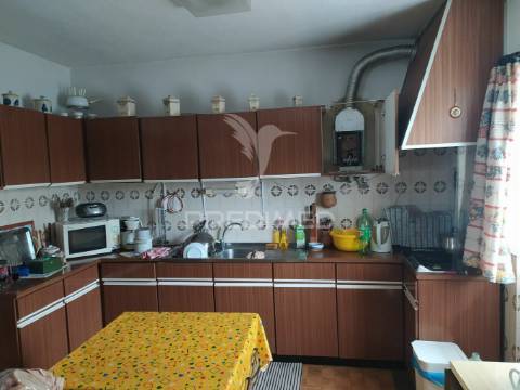 Moradia bi familiar  isolada com vista desafogada para lisboa