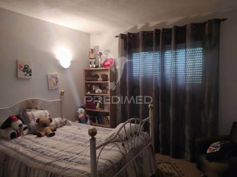 Moradia bi familiar  isolada com vista desafogada para lisboa