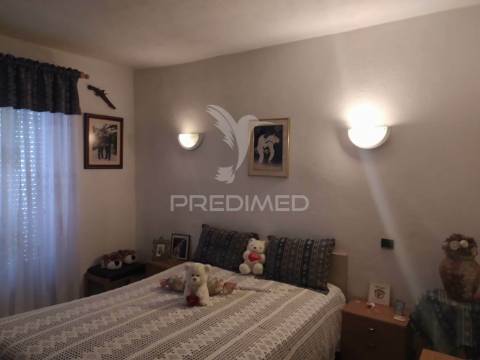 Moradia bi familiar  isolada com vista desafogada para lisboa