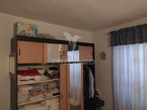 Moradia bi familiar  isolada com vista desafogada para lisboa