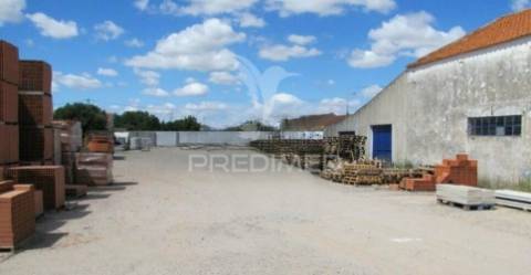 Armazéns em ermidas-sado