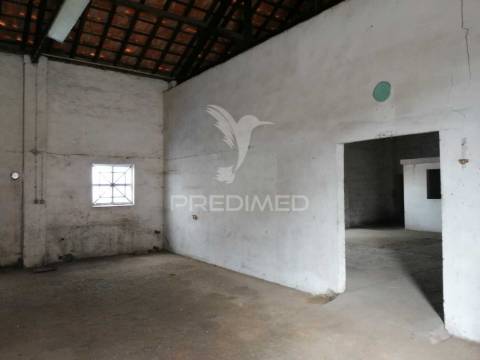 Armazéns em ermidas-sado