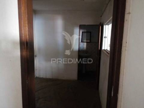 Armazéns em ermidas-sado