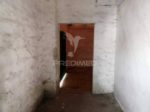 Armazéns em ermidas-sado