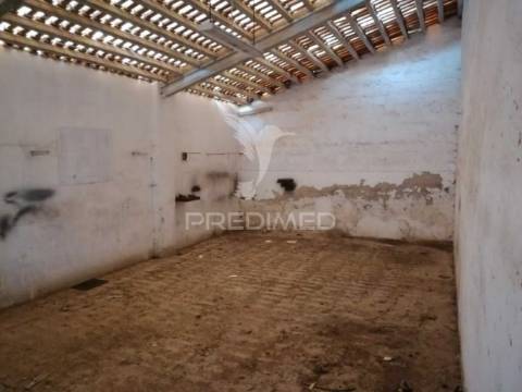 Armazéns em ermidas-sado