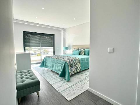 Olhão - apartamento com 3 quartos / three bedrooms apartment