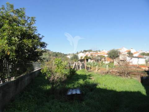 Prédio composto por 4 apartamentos t1 em montargil