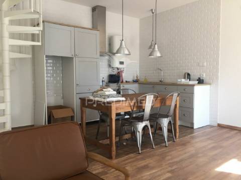 Duas moradias com 250 m2 com piscina.