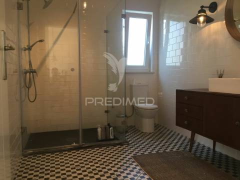 Duas moradias com 250 m2 com piscina.