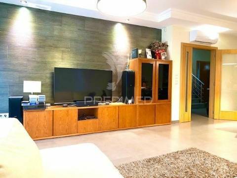 Moradia t4 em são joão talha