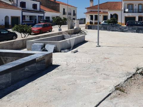 Moradia de dois pisos e comercio em pardais