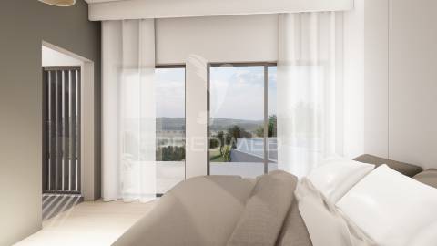 Moradia térrea ultrapremium com 4 quartos e piscina infinita – silves