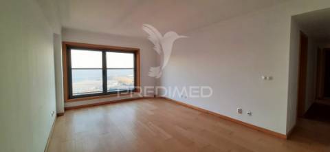 Requintado t2 com vistas deslumbrantes sobre o rio tejo