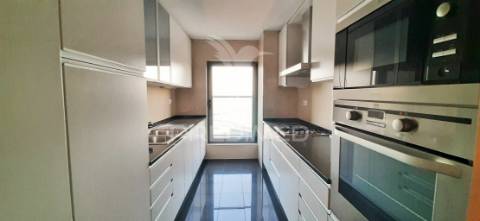 Requintado t2 com vistas deslumbrantes sobre o rio tejo