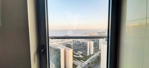 Requintado t2 com vistas deslumbrantes sobre o rio tejo