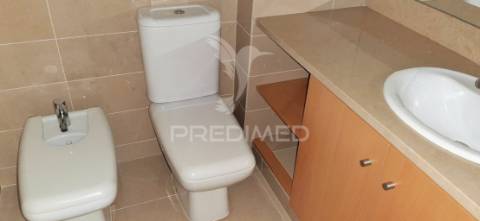 Requintado t2 com vistas deslumbrantes sobre o rio tejo