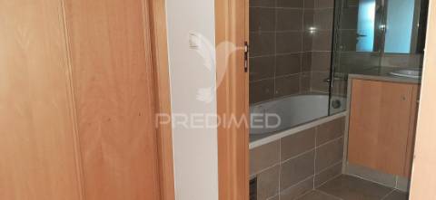 Requintado t2 com vistas deslumbrantes sobre o rio tejo