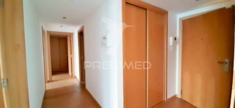 Requintado t2 com vistas deslumbrantes sobre o rio tejo