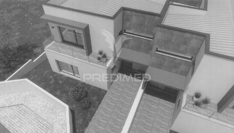 Moradia geminada v3+1