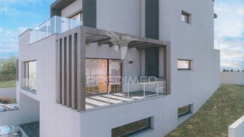 Moradia geminada v3+1