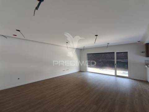 Moradia geminada v3+1