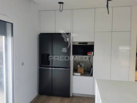 Moradia geminada v3+1
