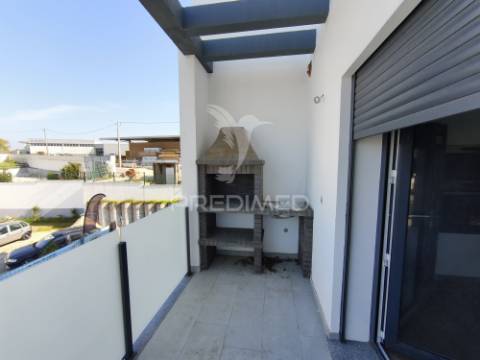 Moradia geminada v3+1