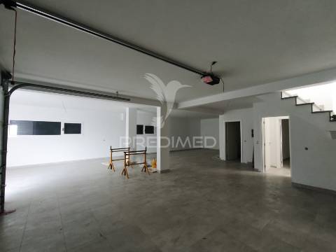 Moradia geminada v3+1