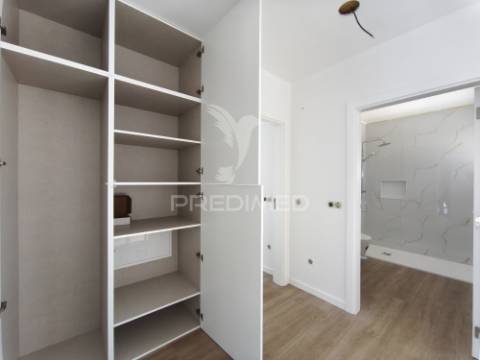 Moradia geminada v3+1