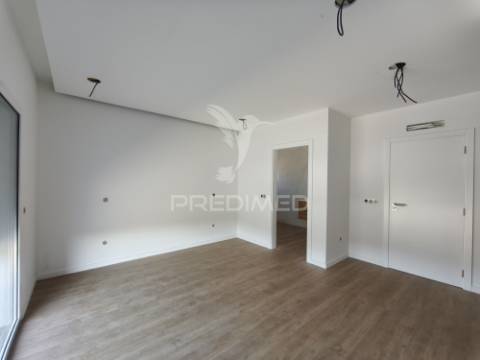Moradia geminada v3+1