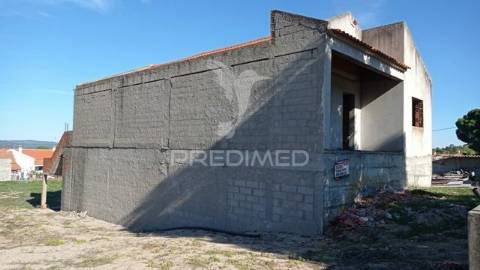 Moradia em construção no couço, coruche