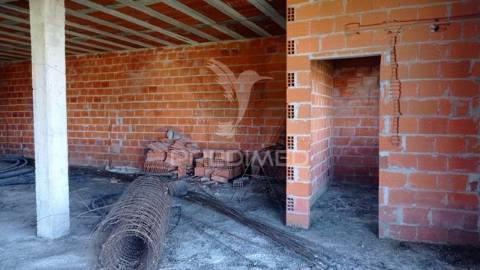 Moradia em construção no couço, coruche