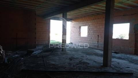 Moradia em construção no couço, coruche