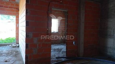 Moradia em construção no couço, coruche