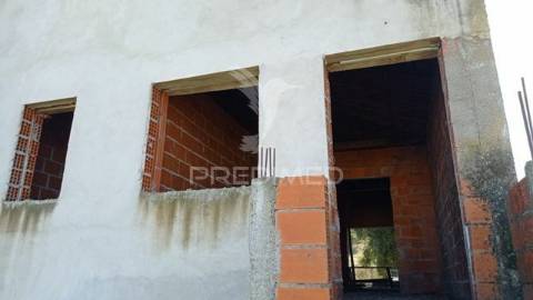 Moradia em construção no couço, coruche