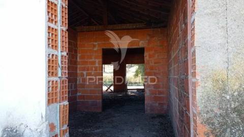 Moradia em construção no couço, coruche