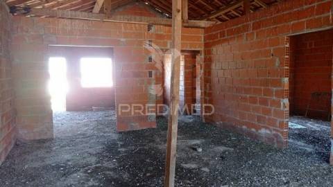 Moradia em construção no couço, coruche