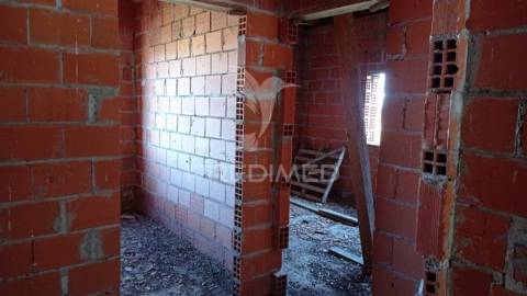 Moradia em construção no couço, coruche