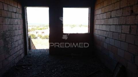 Moradia em construção no couço, coruche