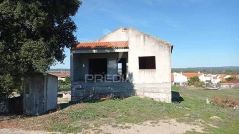 Moradia em construção no couço, coruche