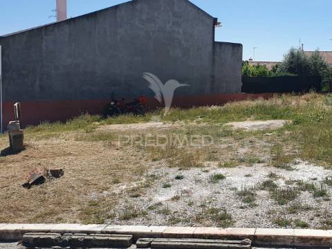 Lote de terreno para moradia com dois pisos