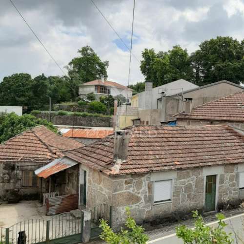 Casa sobrada,cortes,quinteiro,e ramadas.(500 m2)