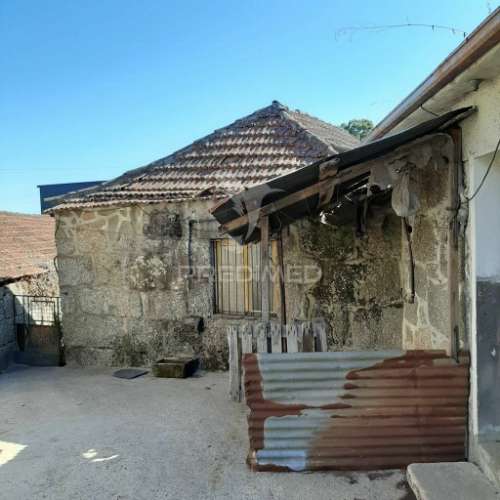 Casa sobrada,cortes,quinteiro,e ramadas.(500 m2)