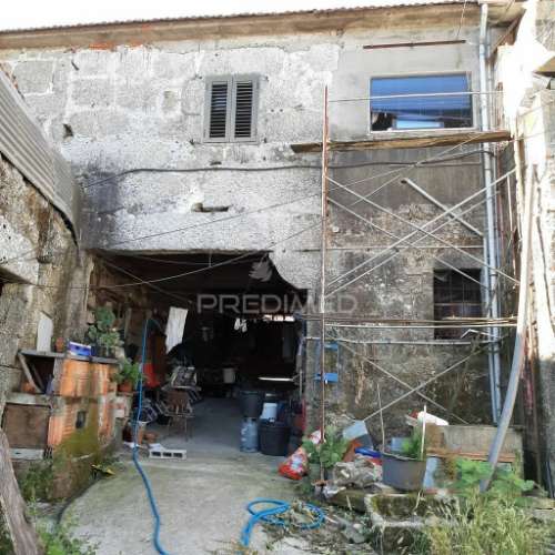 Casa sobrada,cortes,quinteiro,e ramadas.(500 m2)