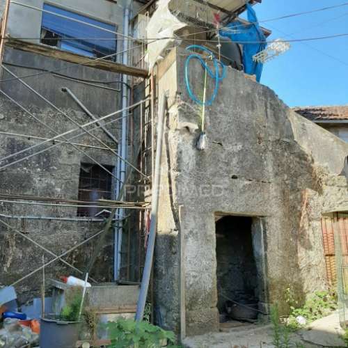 Casa sobrada,cortes,quinteiro,e ramadas.(500 m2)